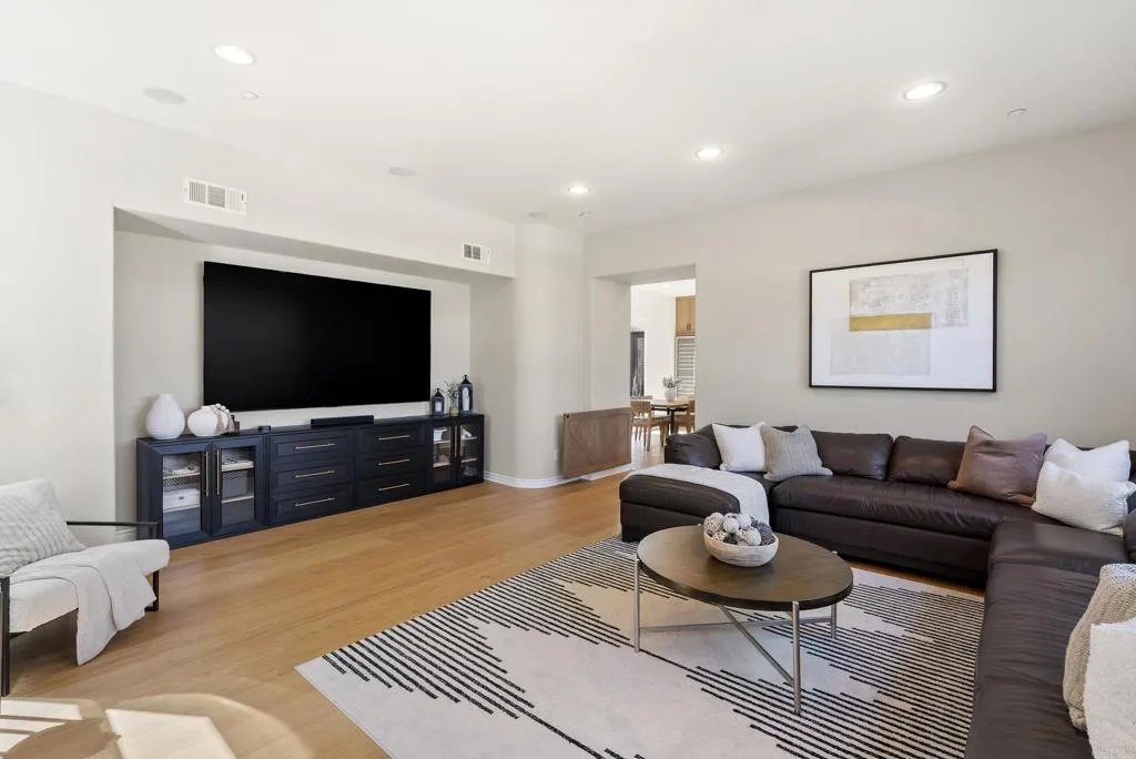 https://cdn.realtyfeed.com/cdn/127/306677543/1c48ad04c28cadba0b9f335eb86bfcc6.webp