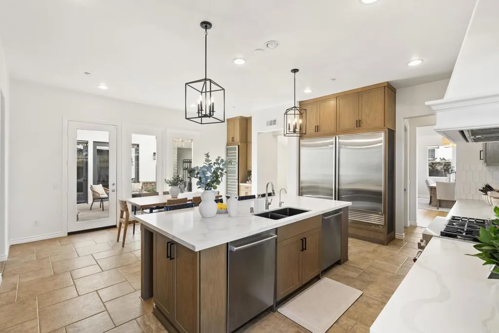 https://cdn.realtyfeed.com/cdn/127/306677543/478c4d8fe01220357444b54f882b53a3.webp