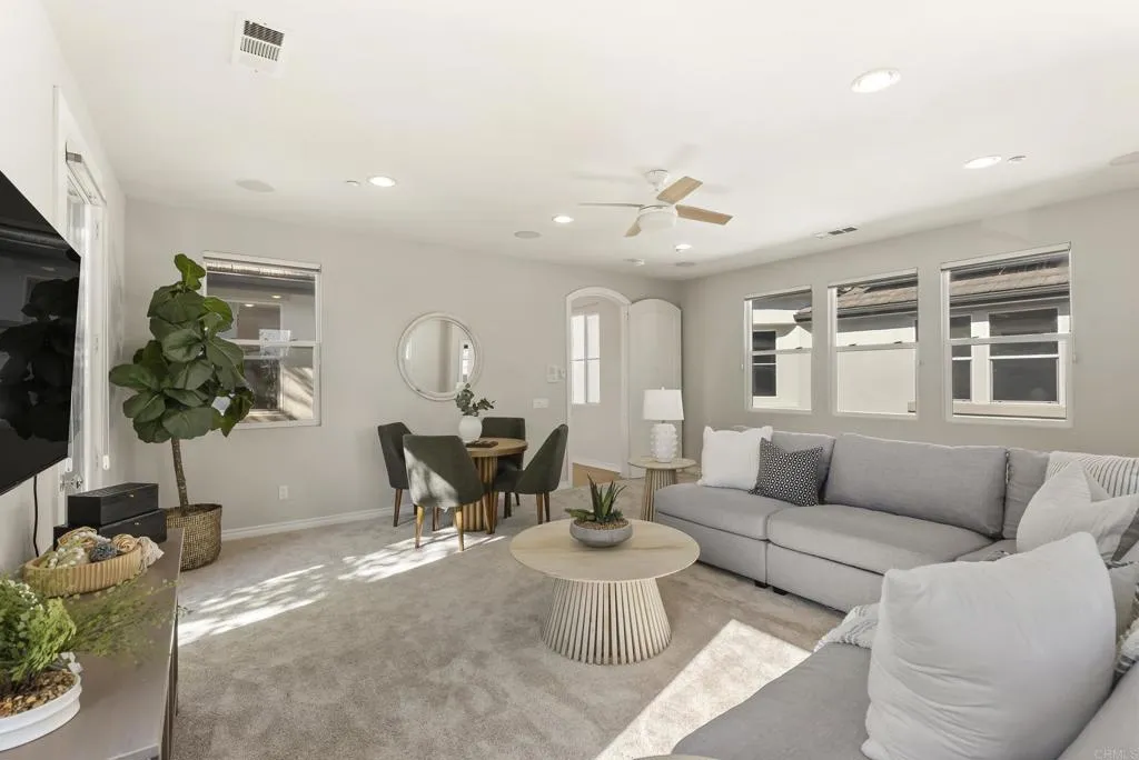 https://cdn.realtyfeed.com/cdn/127/306677543/5079c5494453f7ae26e8c889e1354a06.webp