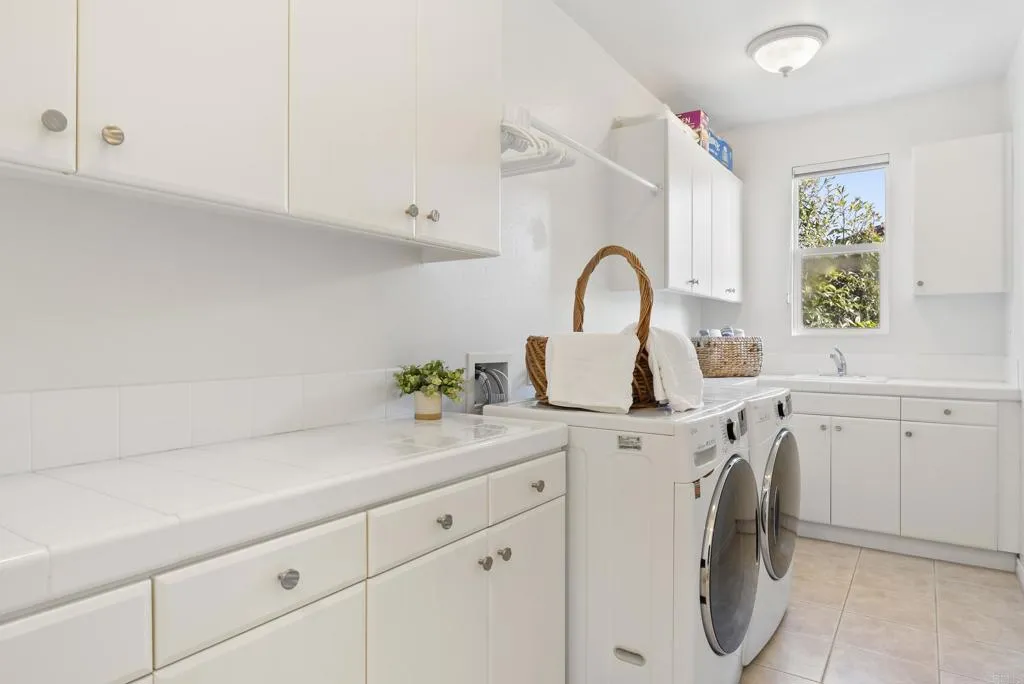 https://cdn.realtyfeed.com/cdn/127/306677543/52f52515bc000bb3dbb5149f41782077.webp