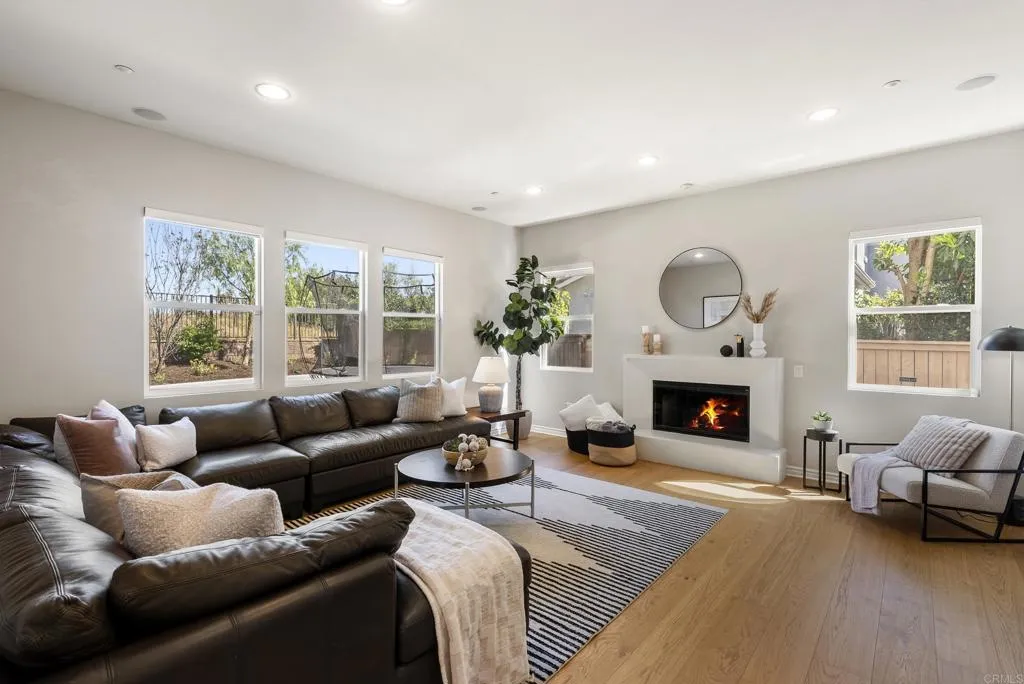 https://cdn.realtyfeed.com/cdn/127/306677543/5d9475a2d9667d161f3be8c8ae9f9edd.webp