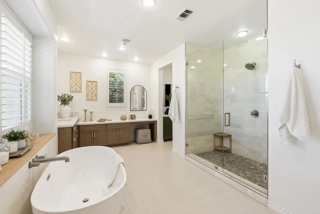 https://cdn.realtyfeed.com/cdn/127/306677543/66c25535f3bc79c73eae9878c2845d4e.webp