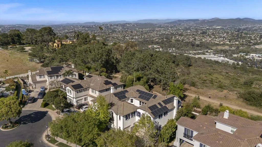 https://cdn.realtyfeed.com/cdn/127/306677543/7c26b4d6e8321f268dbb8fd063d029a1.webp