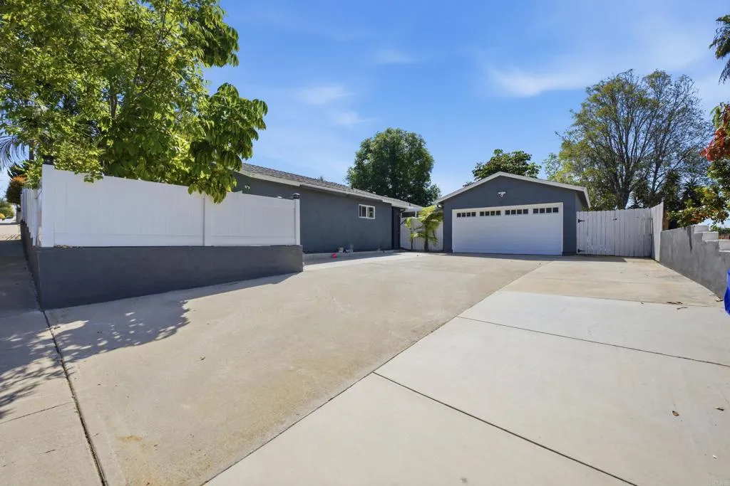 https://cdn.realtyfeed.com/cdn/127/306677603/ef19c1a92dc7eb753ec3c20c1b868715.webp