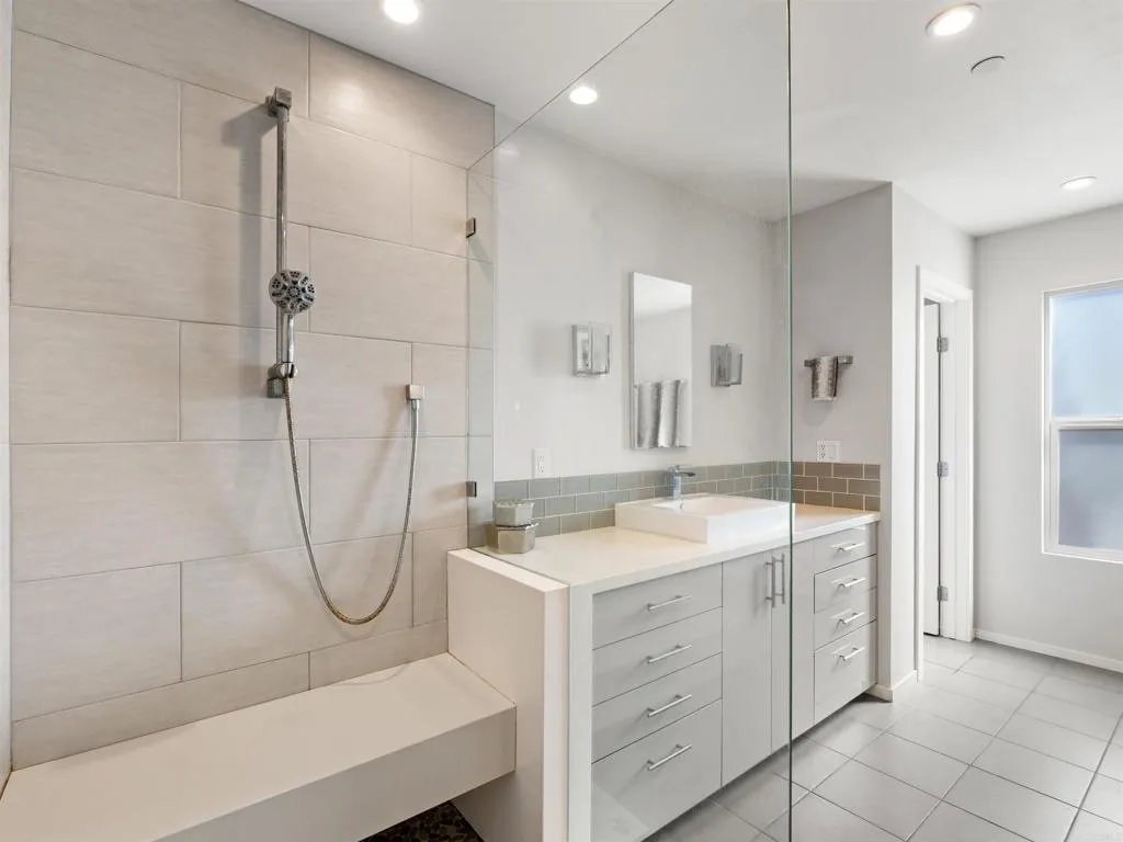 https://cdn.realtyfeed.com/cdn/127/306677815/6f3e9d5f7b2ad3d6c39f94f8d1a67302.webp