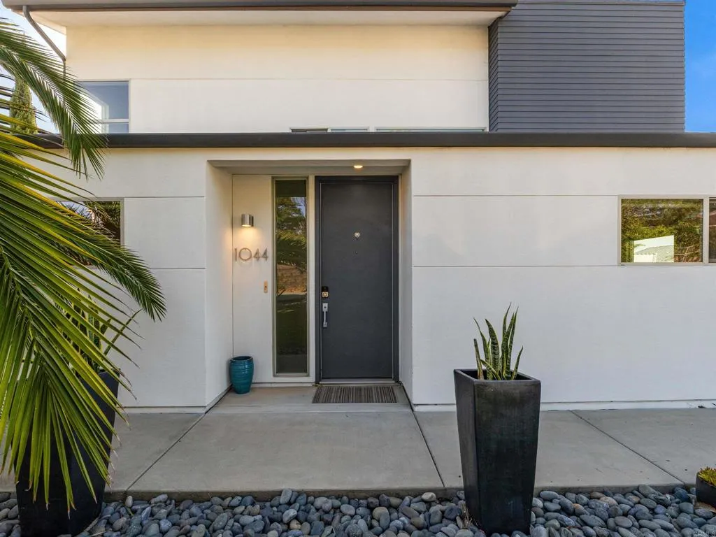 https://cdn.realtyfeed.com/cdn/127/306677815/ca5b3474d0c1b0af317bcb152a8611d8.webp