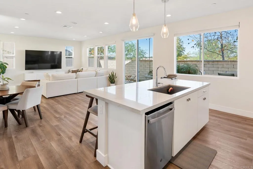 https://cdn.realtyfeed.com/cdn/127/306677817/34243f4902ec088905b0450c21c3c668.webp