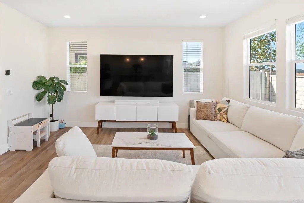 https://cdn.realtyfeed.com/cdn/127/306677817/8785d8f78f5f467ade13ab302b5be4ba.webp