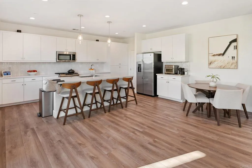 https://cdn.realtyfeed.com/cdn/127/306677817/c05ea373f2e52756b39f791dddfc0f13.webp