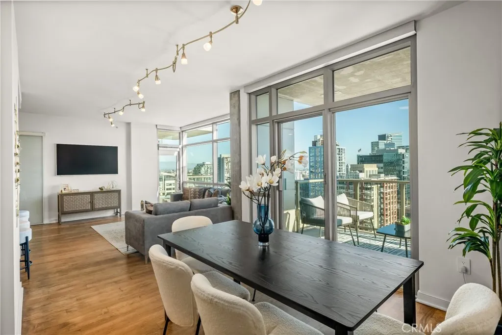https://cdn.realtyfeed.com/cdn/127/306677852/4a53d05a313fd9141160b3e132034134.webp