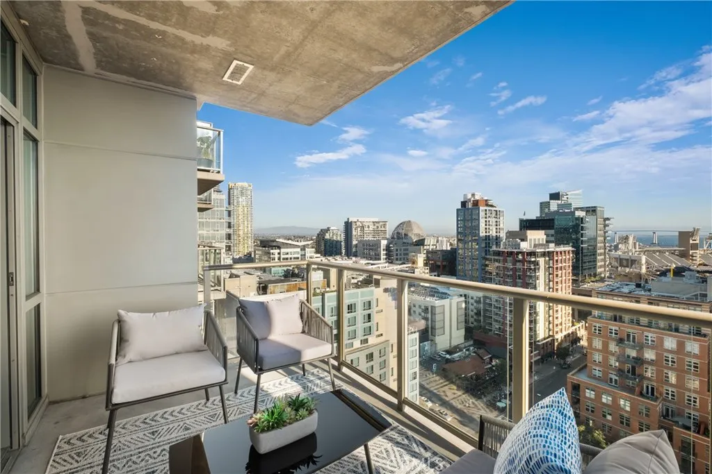 https://cdn.realtyfeed.com/cdn/127/306677852/cfec4954bad6aebf1d3bd5138955d194.webp