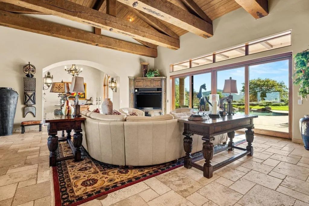 https://cdn.realtyfeed.com/cdn/127/306677865/338a8cfb6cb910b99a8c07bcb1adf9e0.webp