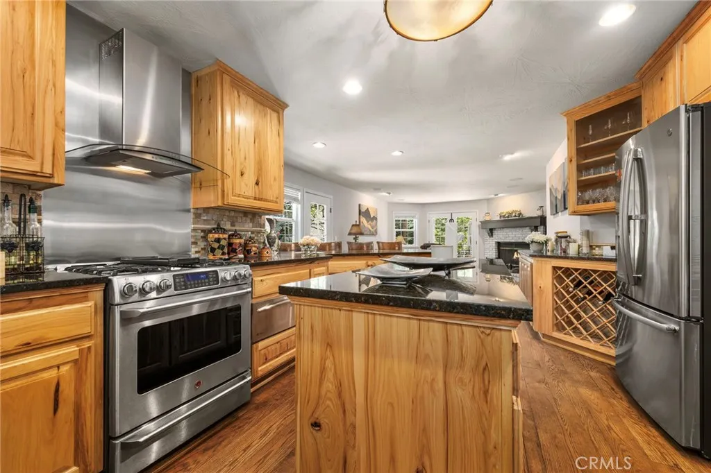 447 Bay View Drive, Lake Arrowhead, CA 92352 - Photo 4 of 44, Lake Arrowhead, CA