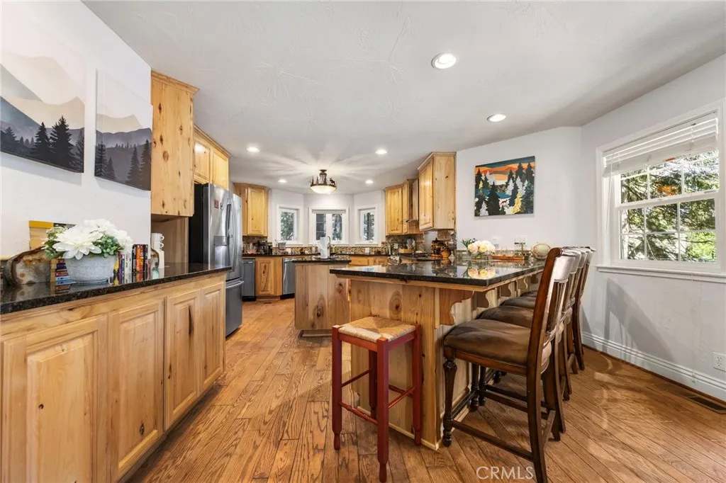 447 Bay View Drive, Lake Arrowhead, CA 92352 - Photo 5 of 44, Lake Arrowhead, CA