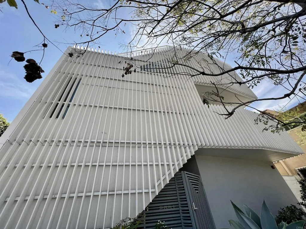 2851 Buzz Ct, Los Angeles, CA, 90039