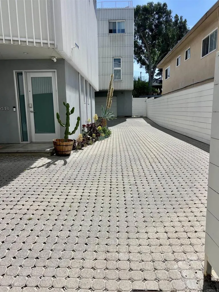 2851 Buzz Ct, Los Angeles, CA, 90039