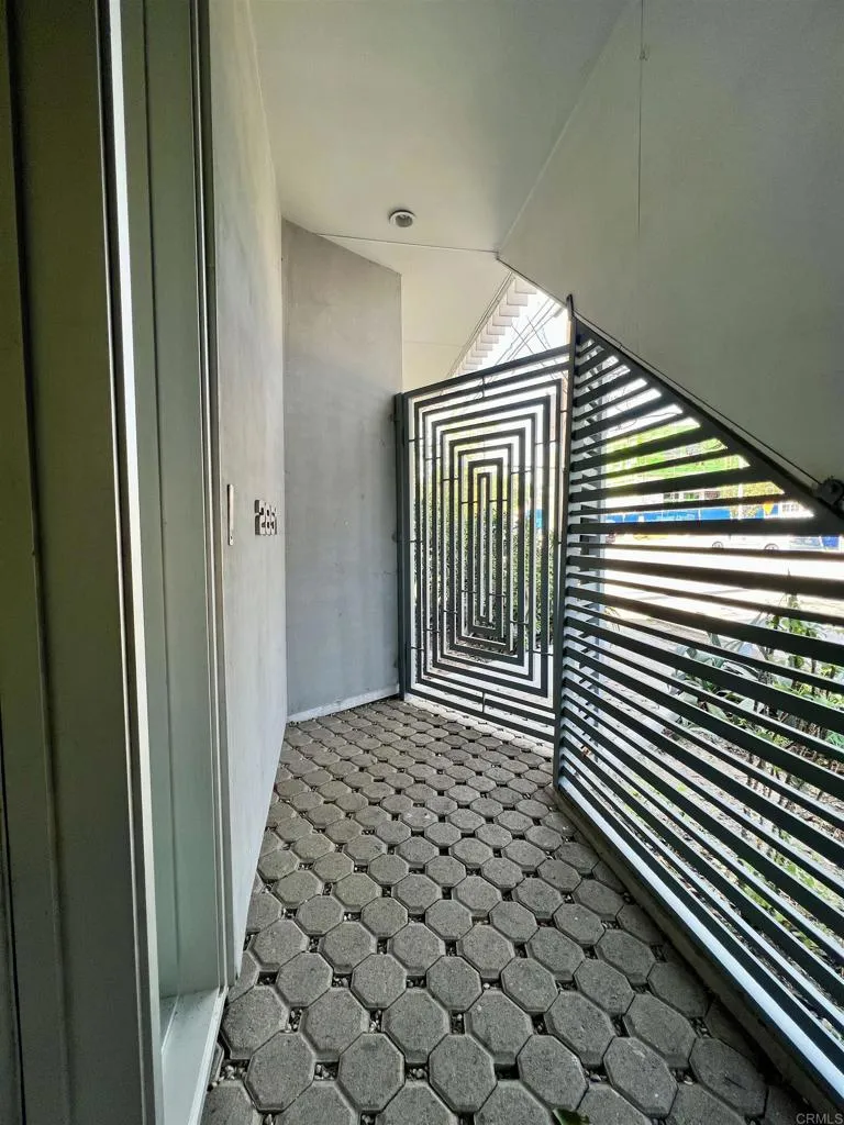 2851 Buzz Ct, Los Angeles, CA, 90039