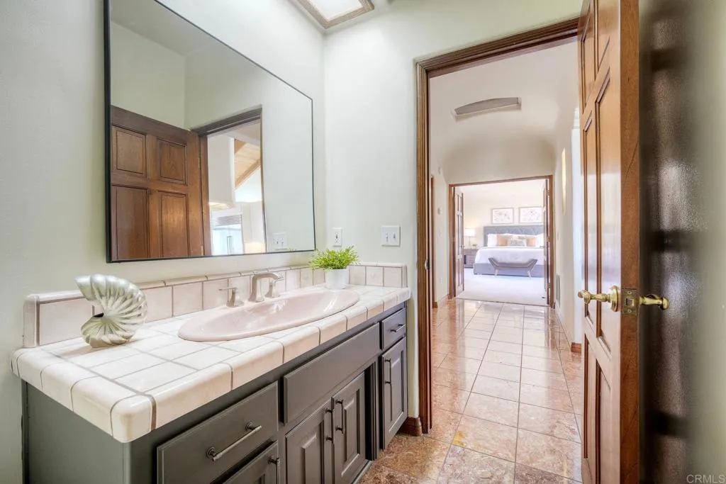 https://cdn.realtyfeed.com/cdn/127/306677969/084c6c1bea927614bc886b8aeff89a27.webp
