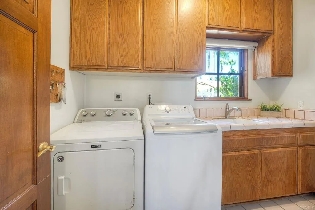 https://cdn.realtyfeed.com/cdn/127/306677969/7651594764bf94f94d814cc853fee3f3.webp