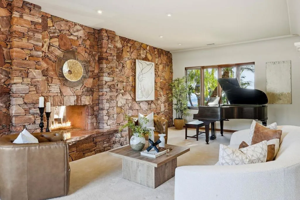 https://cdn.realtyfeed.com/cdn/127/306677969/b361747944f976be84355c66d053c33d.webp