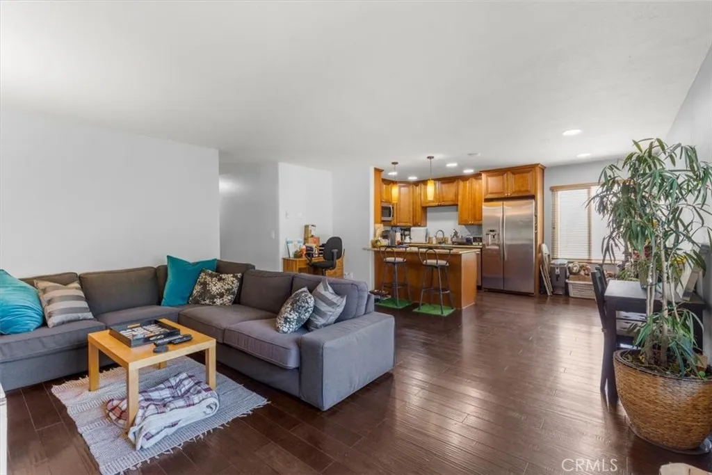 https://cdn.realtyfeed.com/cdn/127/306677971/7dee1a51589bacd201ebd7a5937024c0.webp