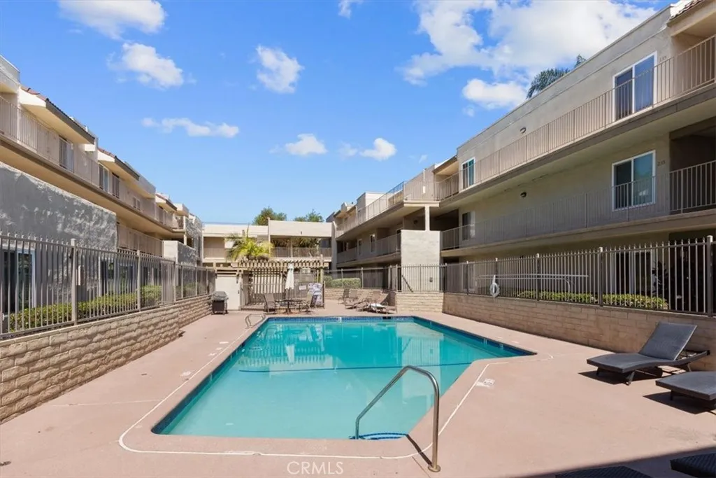 https://cdn.realtyfeed.com/cdn/127/306677971/8d0cc19c5ca4cec8b82626e8b8e3dd3d.webp