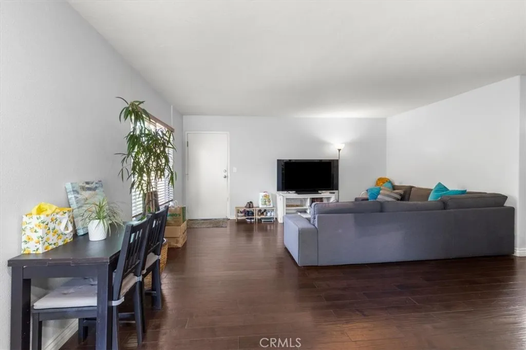 https://cdn.realtyfeed.com/cdn/127/306677971/903a5851324fc7ab01c6cff715e4d912.webp