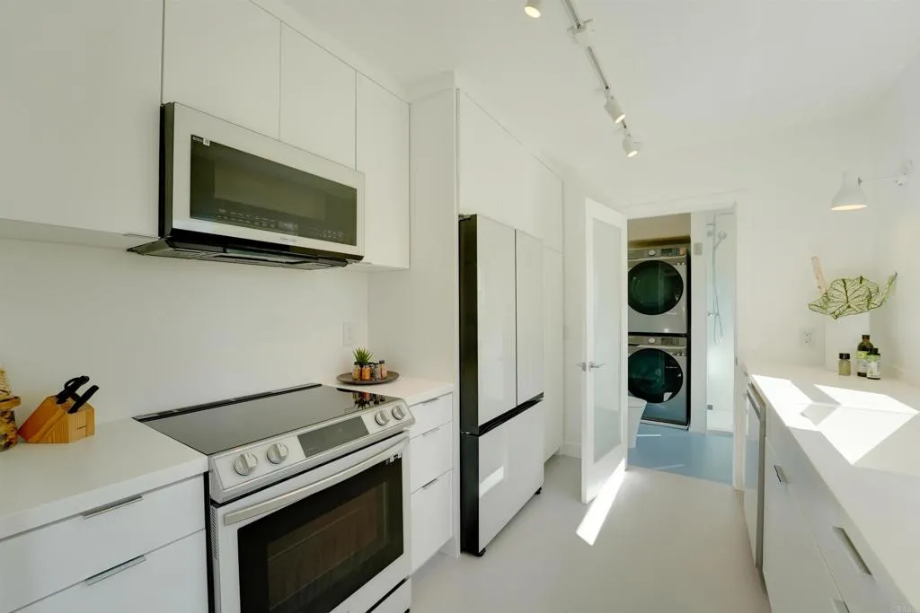 https://cdn.realtyfeed.com/cdn/127/306678294/5d8fe13934fb271ab179081e6e06338a.webp