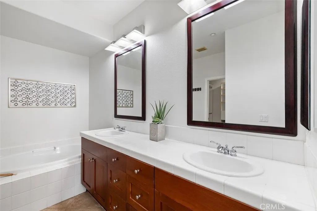 https://cdn.realtyfeed.com/cdn/127/306678296/1add2d22ecd8d36fea9186c7ee0e1a19.webp