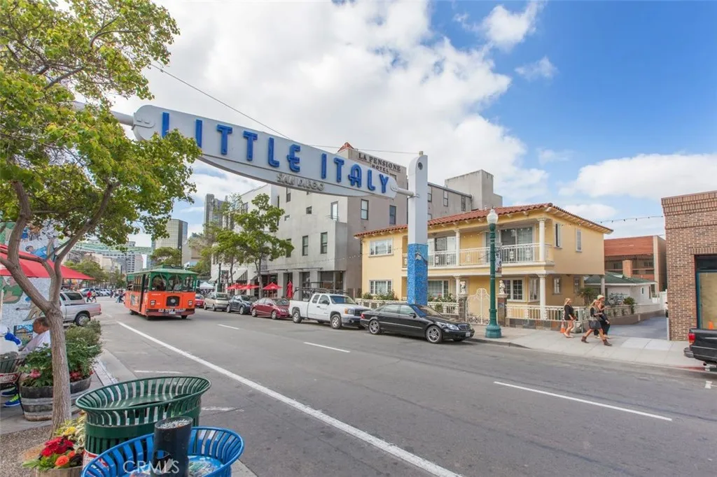 https://cdn.realtyfeed.com/cdn/127/306678296/2d87b2540e692ccb3c659b3b9a1ab6e0.webp