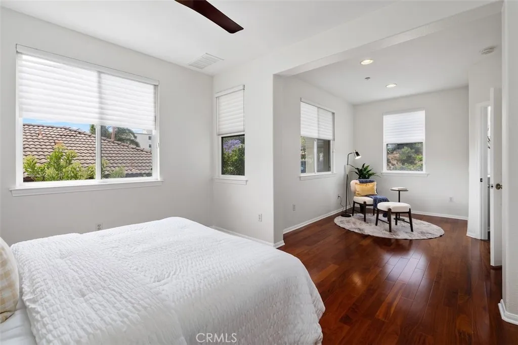 https://cdn.realtyfeed.com/cdn/127/306678296/40d206491e9391bddd63b2c70d4dec77.webp