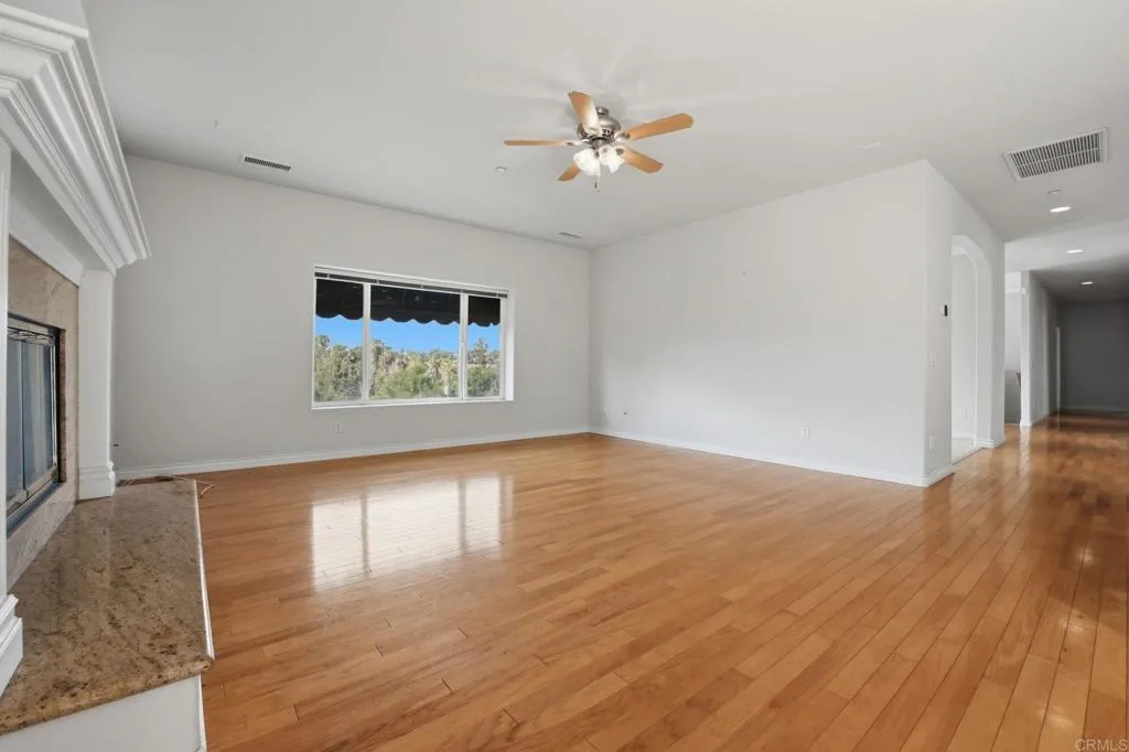 https://cdn.realtyfeed.com/cdn/127/306678450/f95773347f67a7aae8d974506bb3c521.webp
