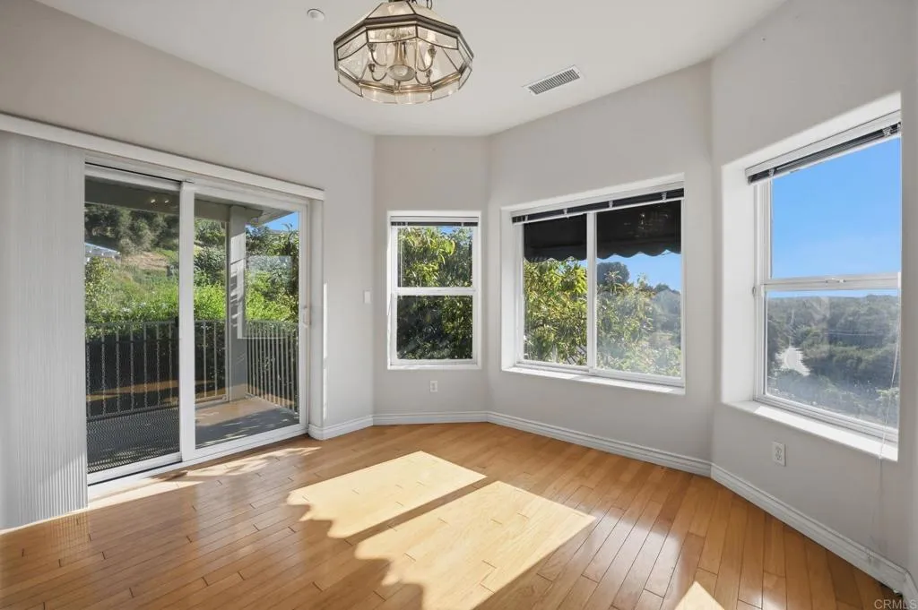 https://cdn.realtyfeed.com/cdn/127/306678450/fdb767e57a714e4609e4302a6ef5d50c.webp