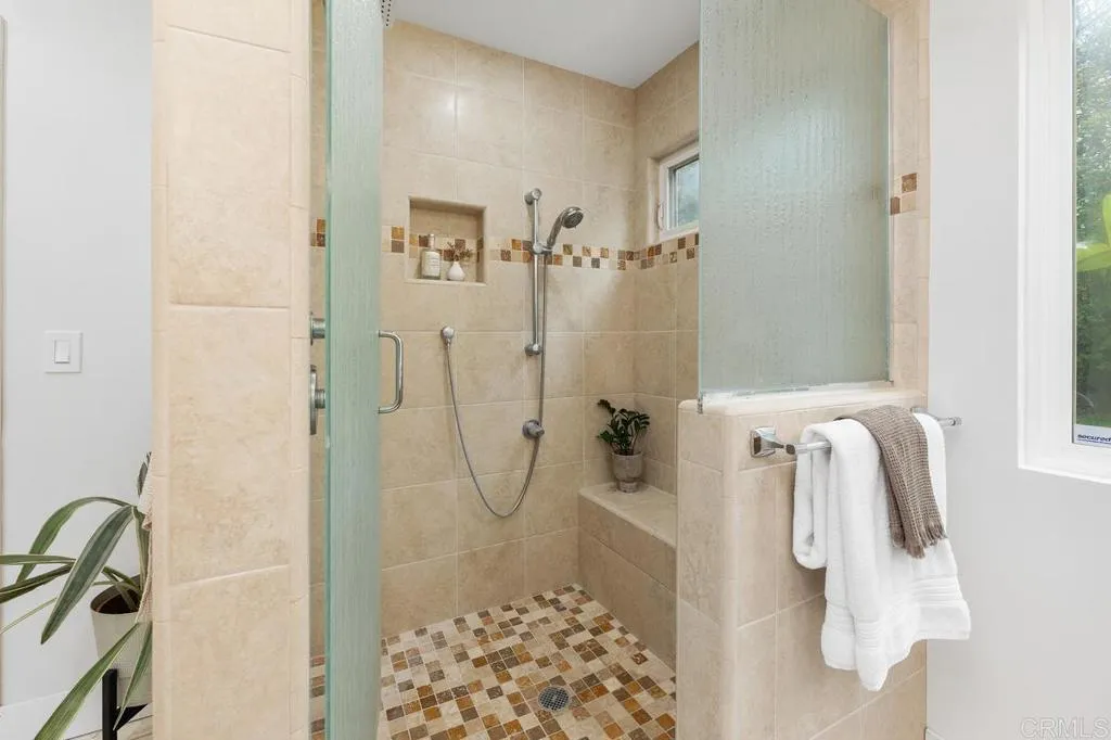 https://cdn.realtyfeed.com/cdn/127/306678453/a95c3a2086114bc01af08d492d0be7d9.webp