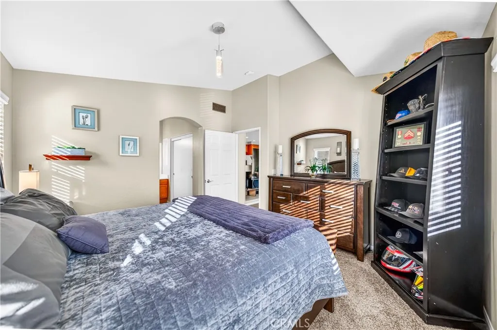 https://cdn.realtyfeed.com/cdn/127/306678486/0982d1dd6f9e81b72e8cf32fe78277c4.webp