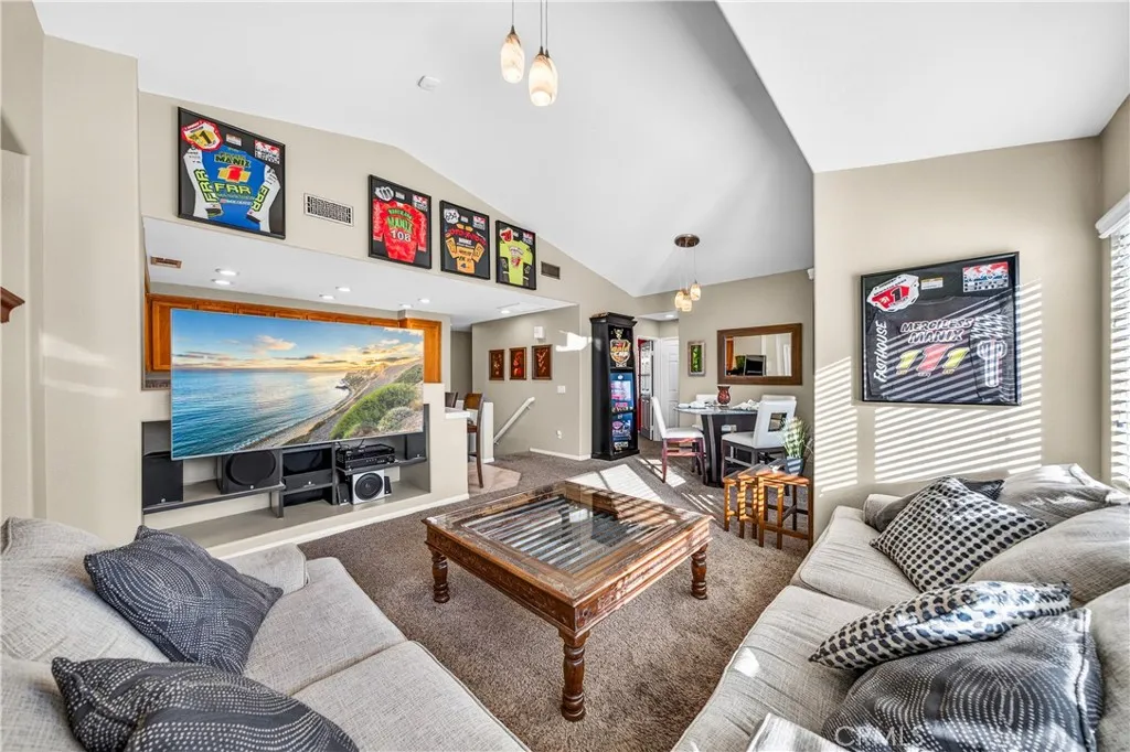 https://cdn.realtyfeed.com/cdn/127/306678486/12a73a41ca4d87576dfb9a7d98722416.webp