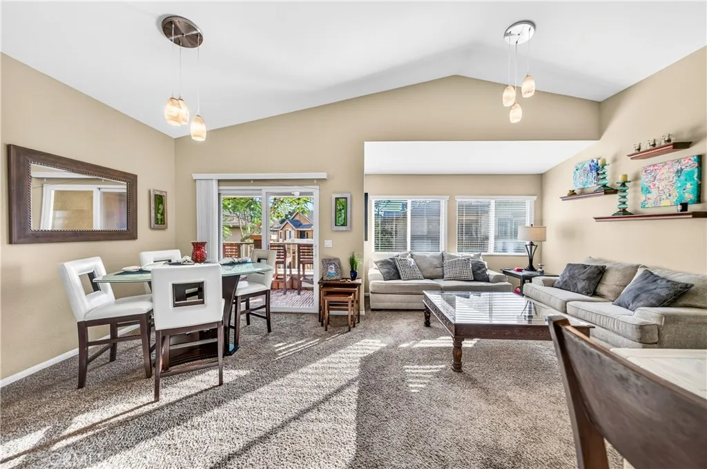https://cdn.realtyfeed.com/cdn/127/306678486/894d63b4603a68e340a419b53c1fdbb9.webp