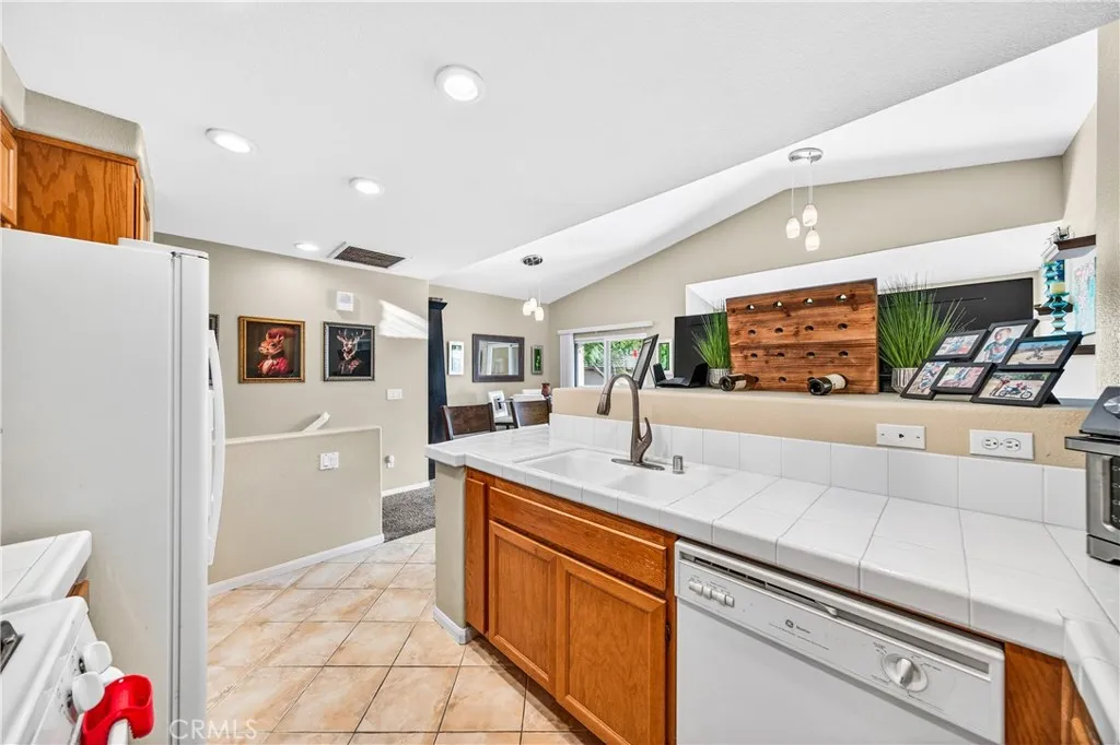 https://cdn.realtyfeed.com/cdn/127/306678486/a531b4903a9b5c797dd32c7845e0b409.webp