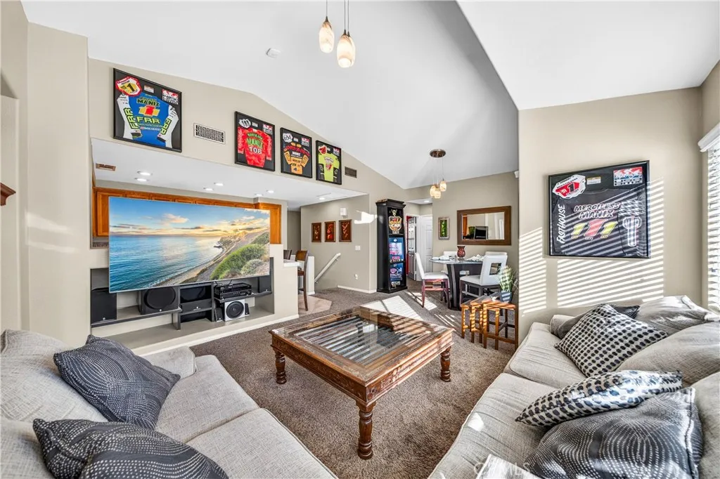 https://cdn.realtyfeed.com/cdn/127/306678486/c982636a33e9576e973c3f59d830b4d8.webp