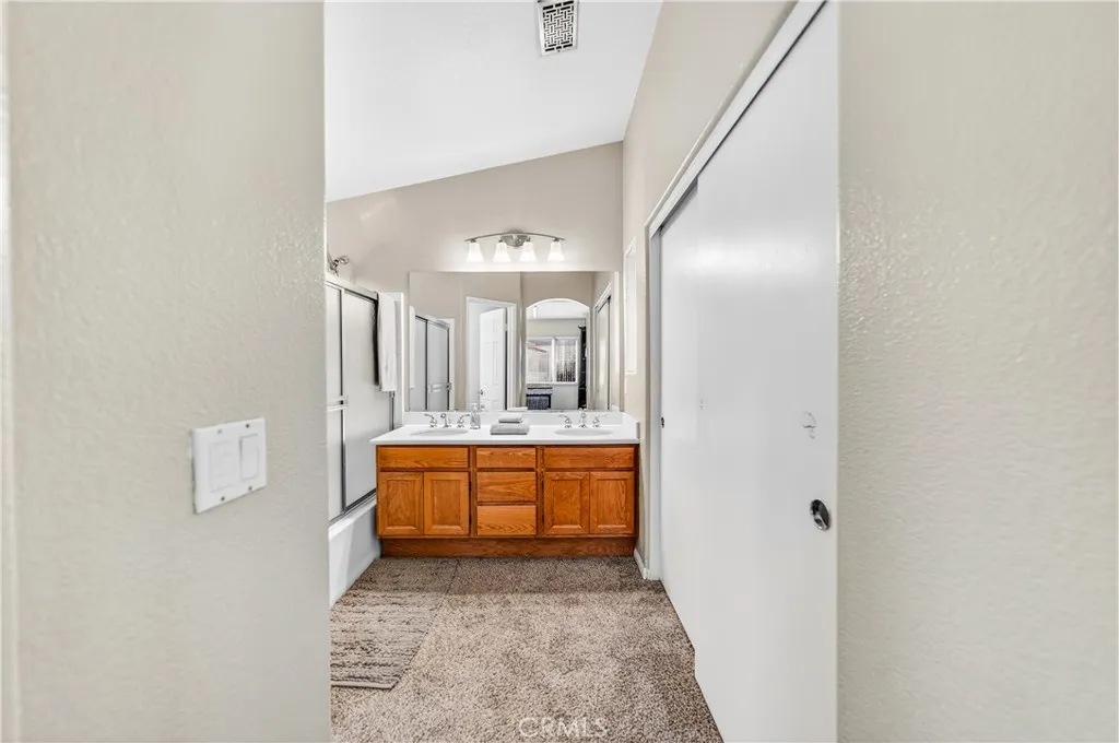 https://cdn.realtyfeed.com/cdn/127/306678486/ec1e83803c60a7480558c024e0ec9365.webp