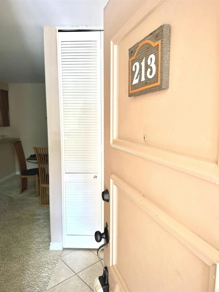 https://cdn.realtyfeed.com/cdn/127/306678640/2cfe9691c74af56bb419fbe6321bb379.webp