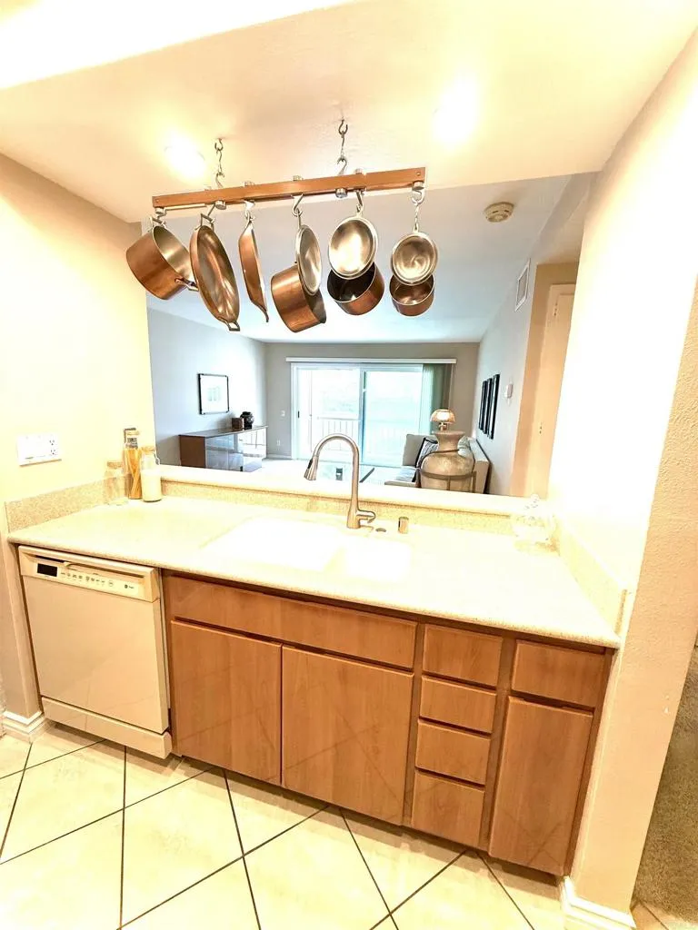 https://cdn.realtyfeed.com/cdn/127/306678640/49f43251923283d8032b86aff2725284.webp