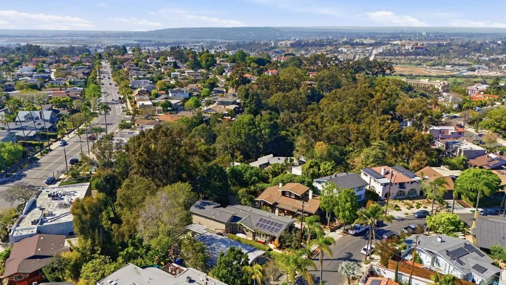 https://cdn.realtyfeed.com/cdn/127/306678643/4aa789c9cab49acd33ce1221f23dc43e.webp