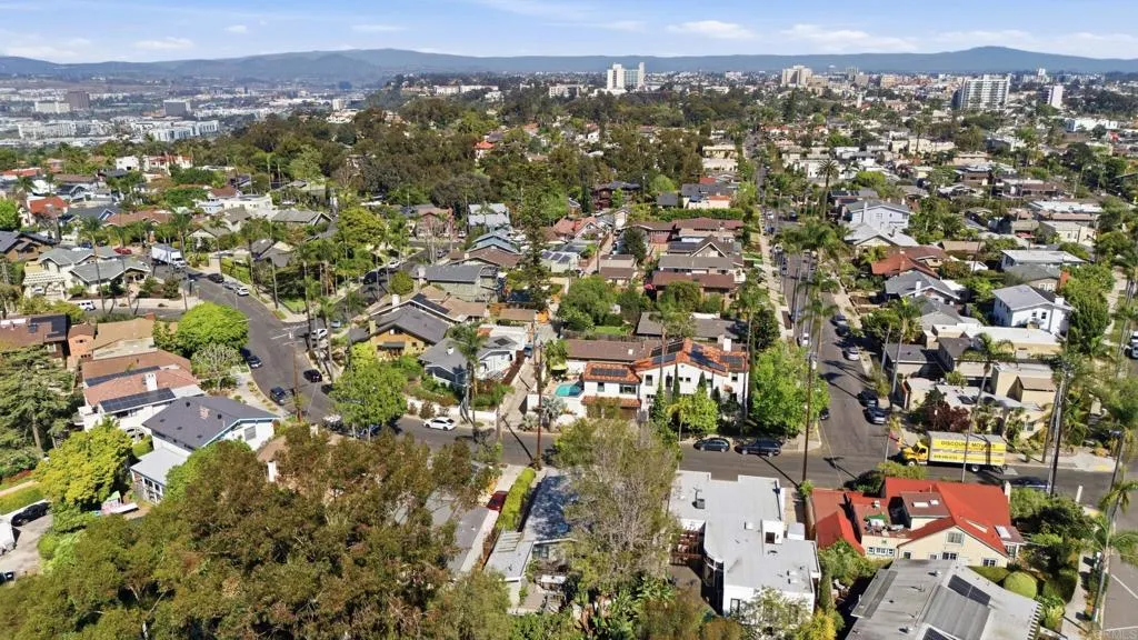 https://cdn.realtyfeed.com/cdn/127/306678643/69ed657fadfe0325442917d491881d13.webp