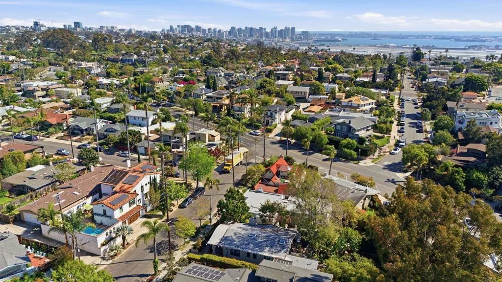 https://cdn.realtyfeed.com/cdn/127/306678643/70098140c40ea6862f3895a08e6b0d5d.webp