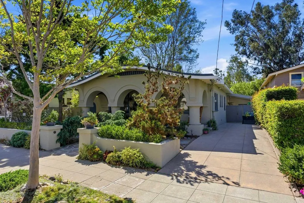 https://cdn.realtyfeed.com/cdn/127/306678643/c9cc25dd1a51f188679b4b6f65ba3acd.webp