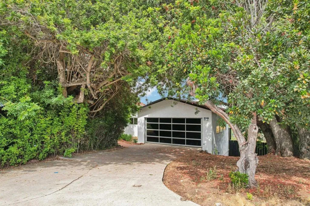 https://cdn.realtyfeed.com/cdn/127/306678652/7ac2903397d818f23e93145af265ce72.webp