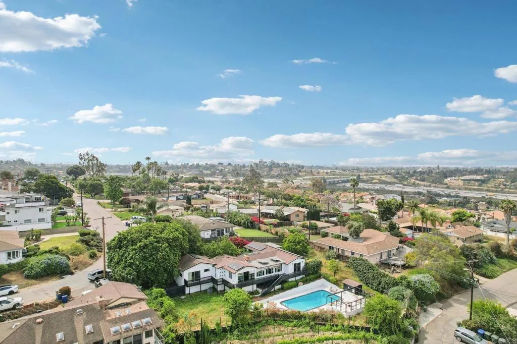 https://cdn.realtyfeed.com/cdn/127/306678652/9804a6ee05386f830a326a79769625dd.webp