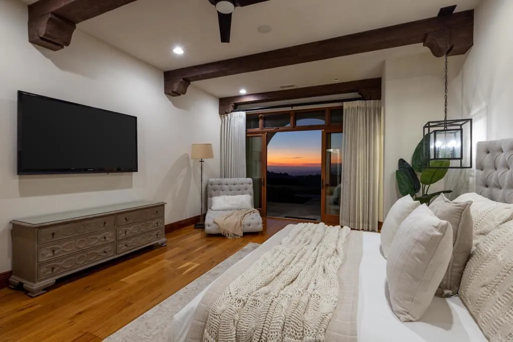 https://cdn.realtyfeed.com/cdn/127/306678660/e933bba353e6c34bcc820b7138c2d88f.webp