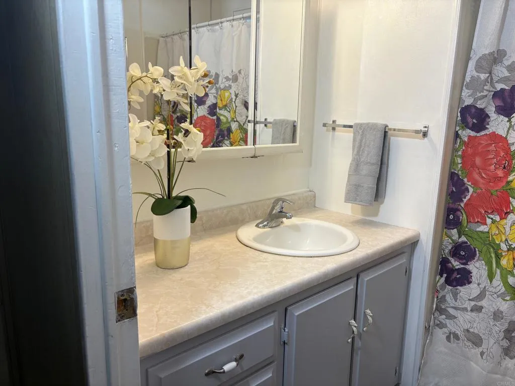 https://cdn.realtyfeed.com/cdn/127/306678728/740d4fd6899044b70322a1cacda84eda.webp